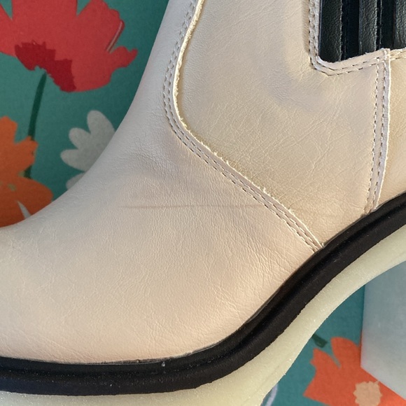 NWOT Oasis Society Anastasia Chelsea Style Platform Chunky Sole Boots Size 8 - Picture 10 of 12